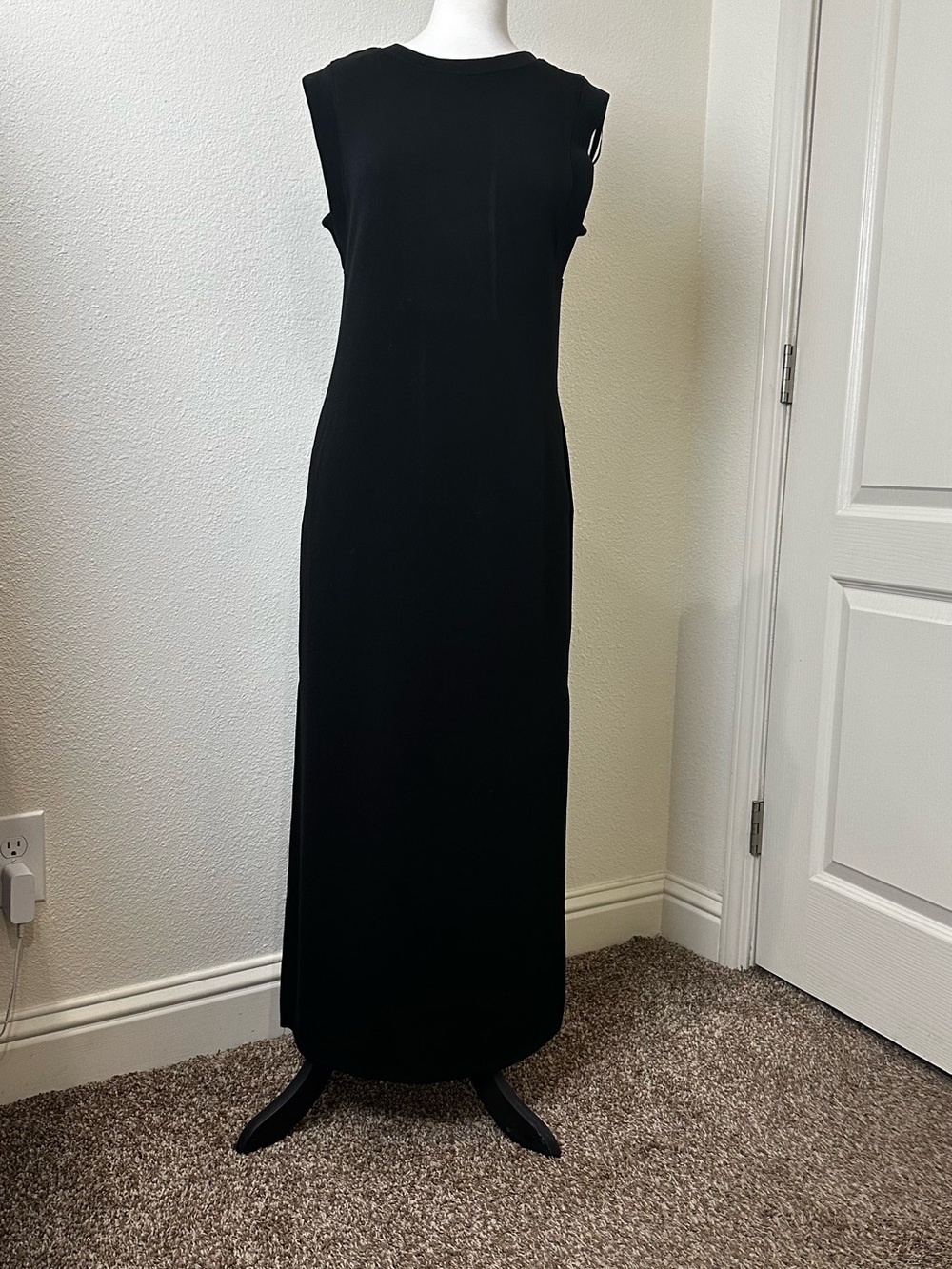 Elegant Black V-Neck Maxi Dress